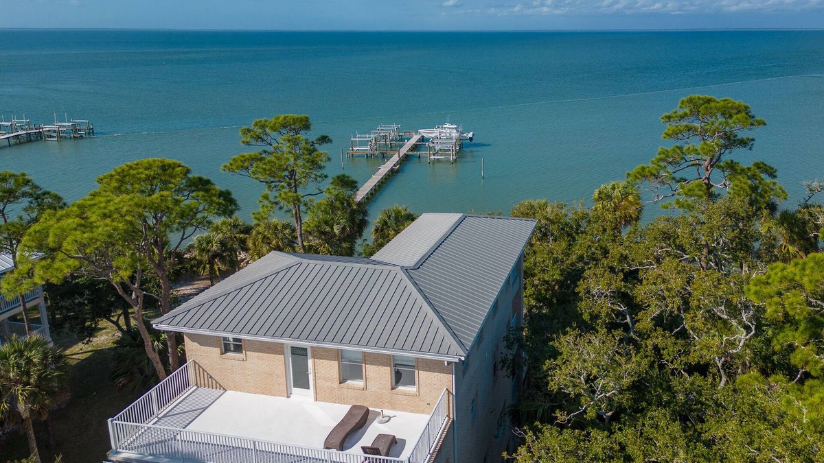 Plantation House | #1 Sunset Serenity: Bayfront, Pet Friendly, Sleeps 14, Community Pool!