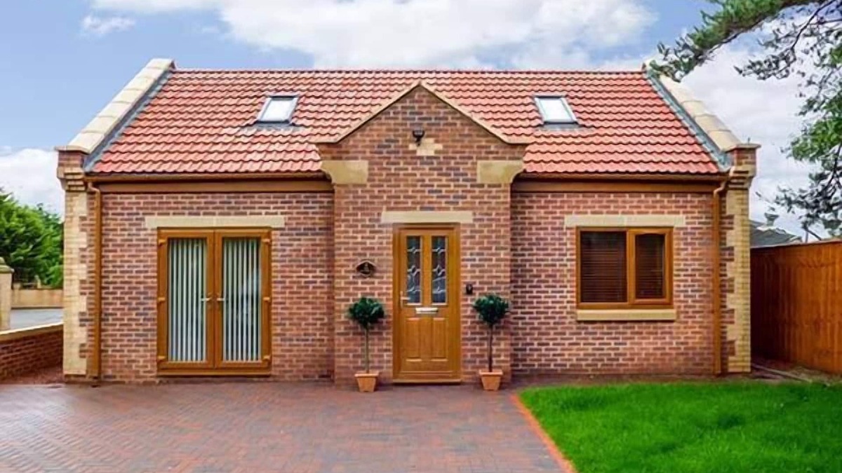 Hurworth-on-Tees Cottage | 1 THE POTTERIES, pet friendly, with a garden in Darlington