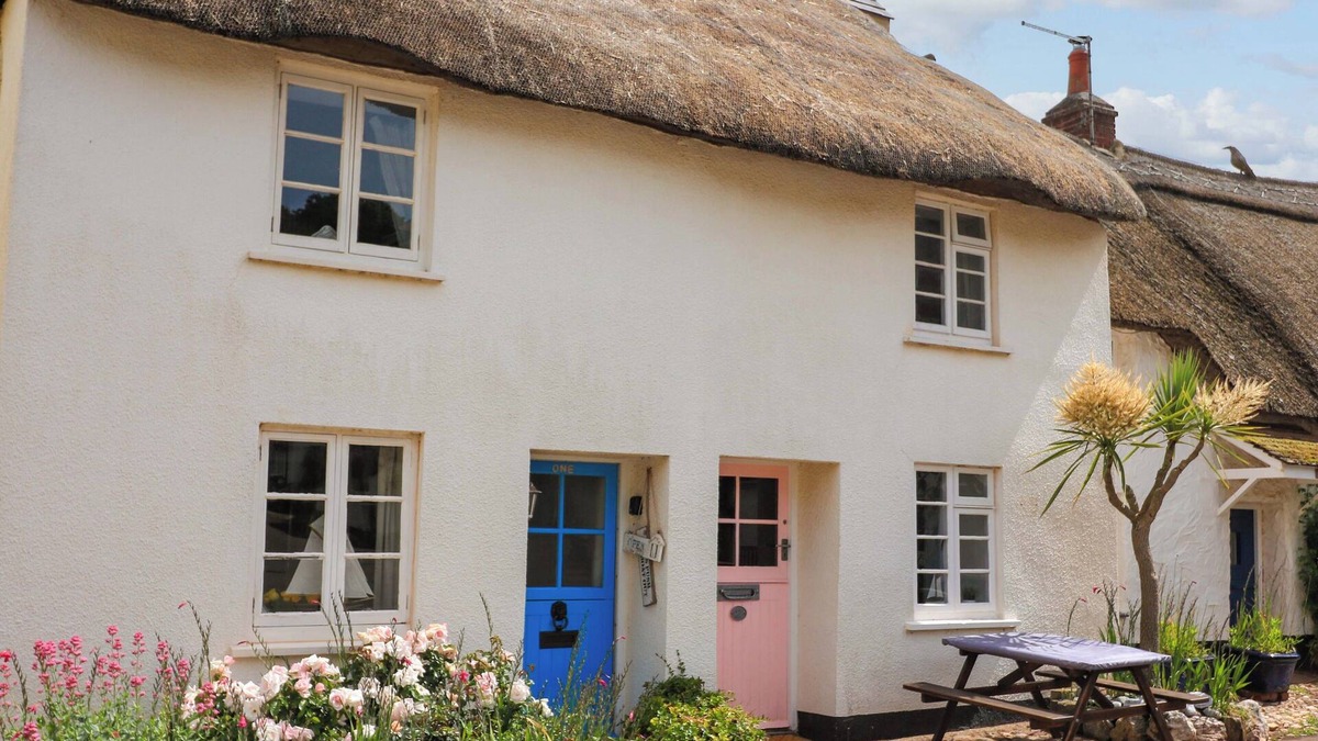 Hope-Cove Cottage | 1 THE SQUARE, pet friendly, character holiday cottage in Hope Cove