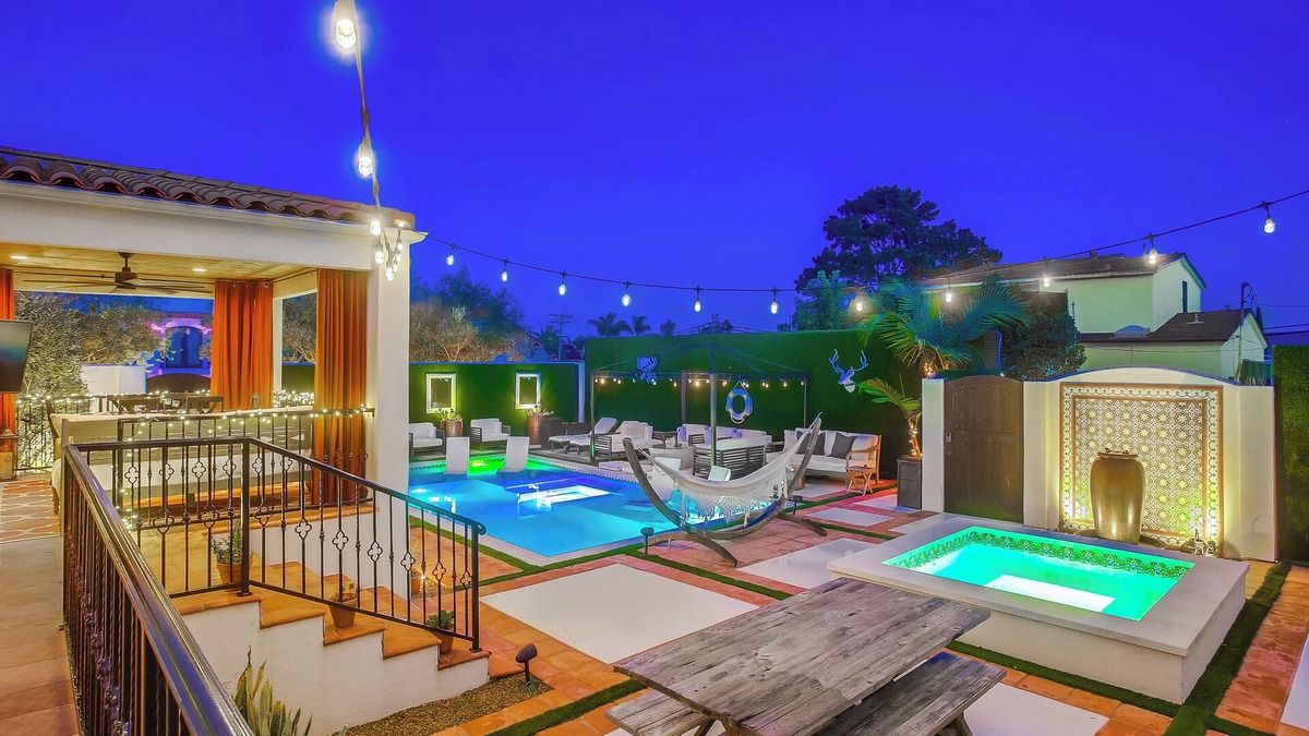 Loma Portal House | "1 to 16 Guests - Main House + Guest House & Pool"