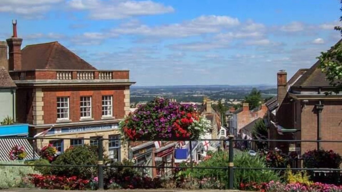 Upton upon Severn Cottage | 1 WILLOW COTTAGE, family friendly in Upton Upon Severn