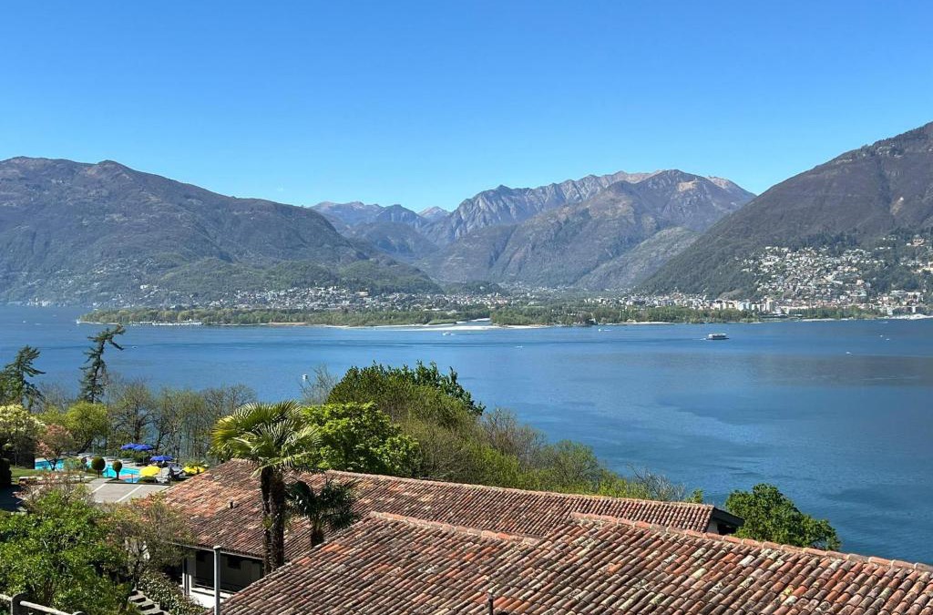 Vira Apartment | 1 Zimmer Apartment mit Seesicht und Pool
