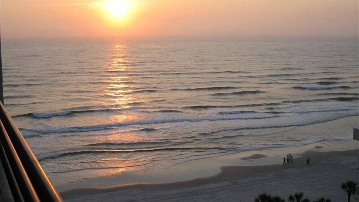 Daytona Beach Shores Condo | 10/10 EXCEPTIONAL!-164 REVIEWS-DAYTONA BEACH-2BD/2BA-RENOVATED-WELL STOCKED