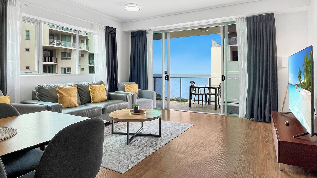 Cairns Apartment | '10-A' Coral Sea Apartment ~ 2BR 2Bth Pool Gym Wifi