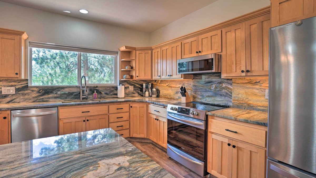 Deschutes River Woods House | 10-Acre Bend Home < 4 Mi to Old Mill District