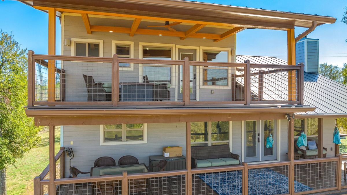 Del Valle House | 10 acre property 2.5 miles from circuit of the Americas, 20 minutes from Austin