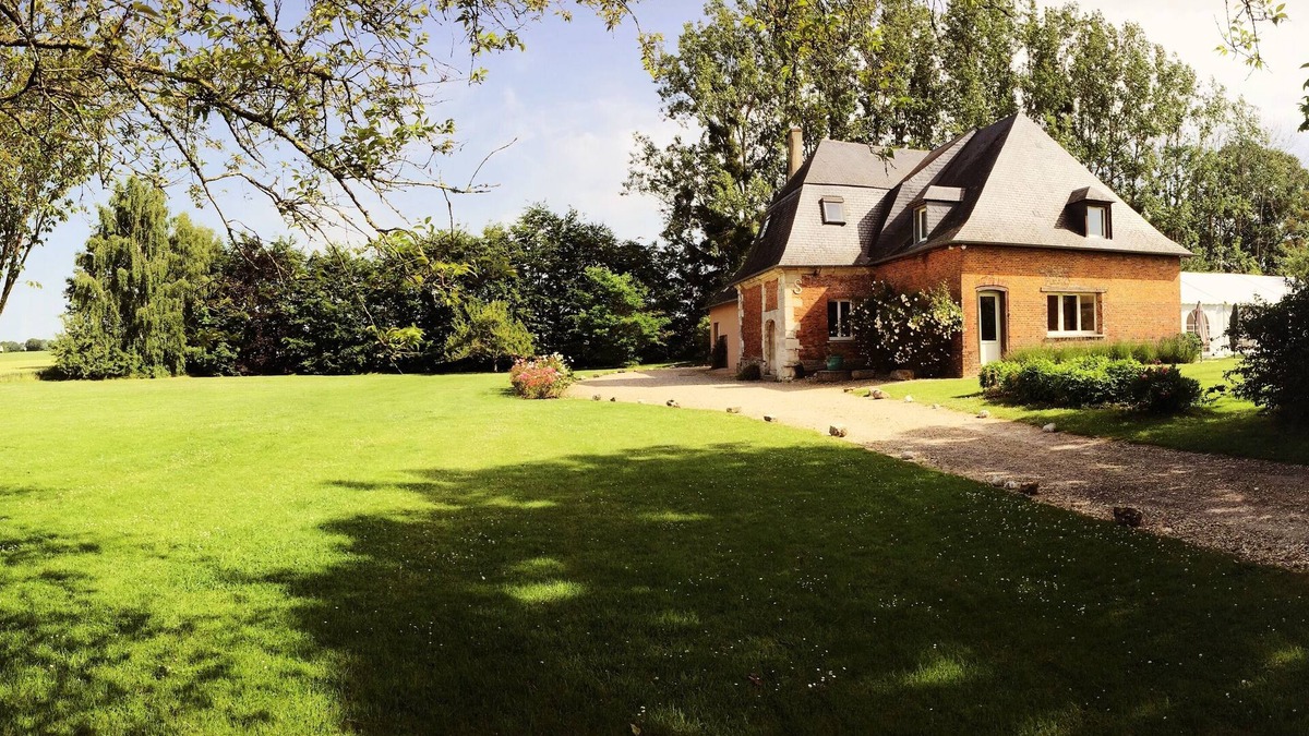 Saint-Eloi-de-Fourques Cottage | 10 Bedrooms Cottage In Saint-Éloi-De-Fourques