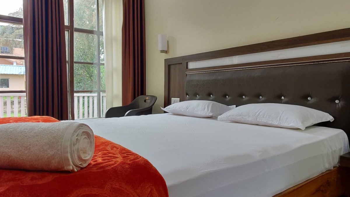 Jabalpur Bed & Breakfast | 10-bedroom bed & breakfast in phenomenal Jabalpur New Bhedaghat with AC
