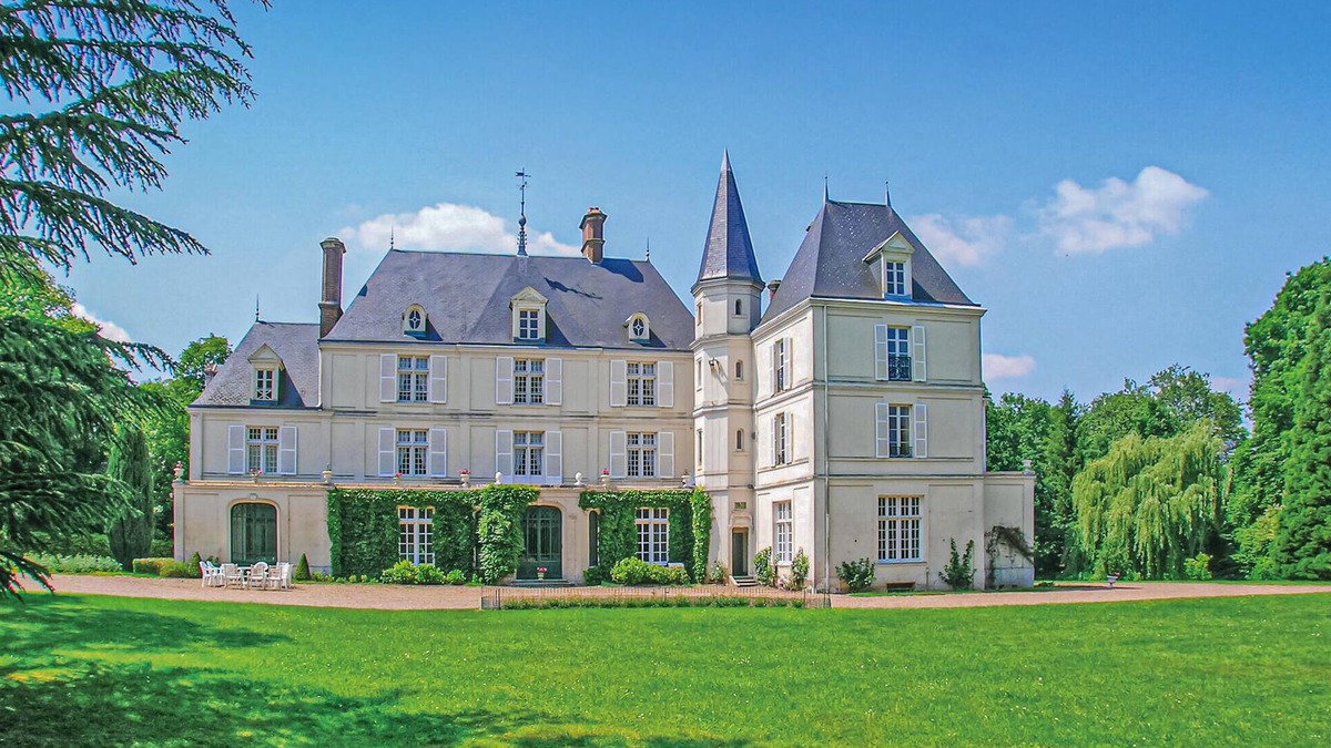 Allonne House | 10 bedroom cozy home in Allonne
