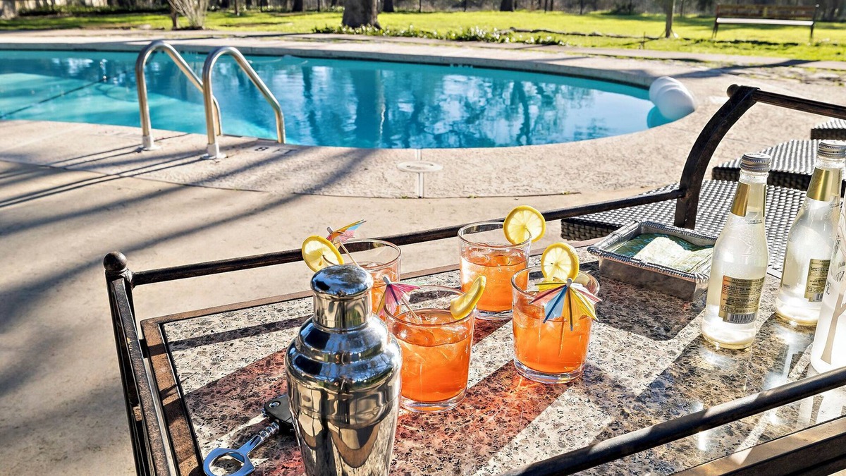 San Marcos House | 10 Bedroom Hill Country Retreat with Pickleball, Tennis and Pool- Stonehaven Ran