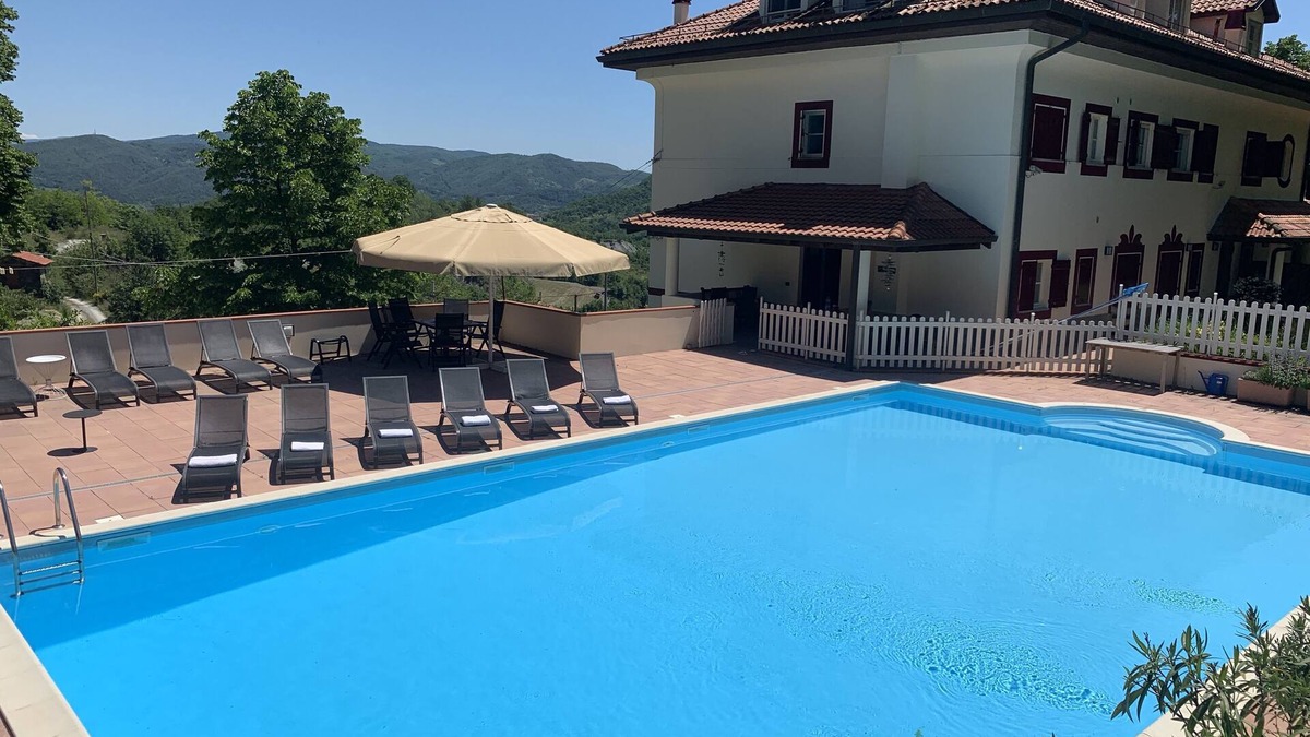 Cairo Montenotte Villa | 10-bedroom villa and estate with pool and tennis court near Mediterranean coast