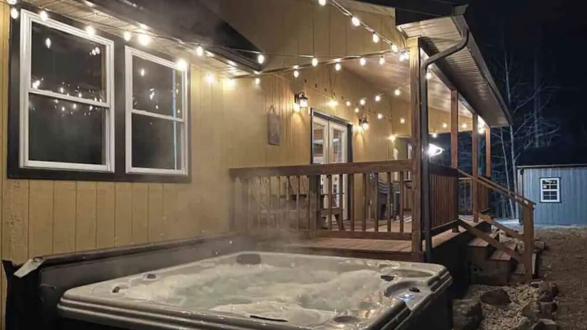 Orbisonia House | 10 beds, 30 min to Raystown - Secluded with Hot tub