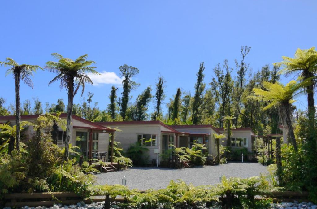 Franz Josef Glacier Hotel | 10 Cottages