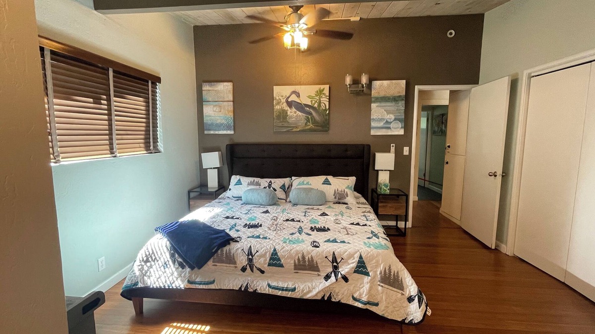Lakeport House | 10% discount for weekly stays! Fisherman’s house on Clear Lake with dock