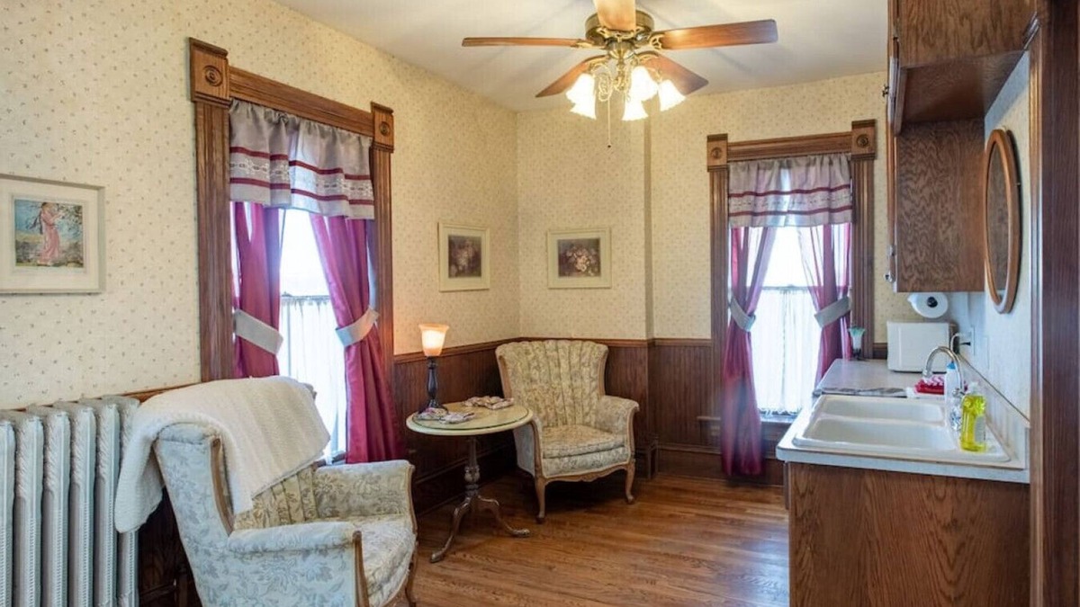 Rush City Hotel | #10 GH · #10 Grant House- Russell H Grant's Suite