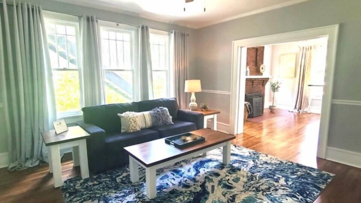 Colonel Elias Earle Historic District Apartment | 10 Gorgeous, contemporary Apt on Historic Earle St