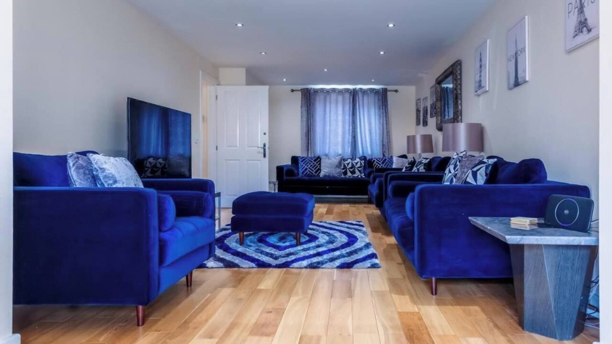 Milton Keynes House | 10 Guests - 5 Bedrooms - Free Parking - Lux House
