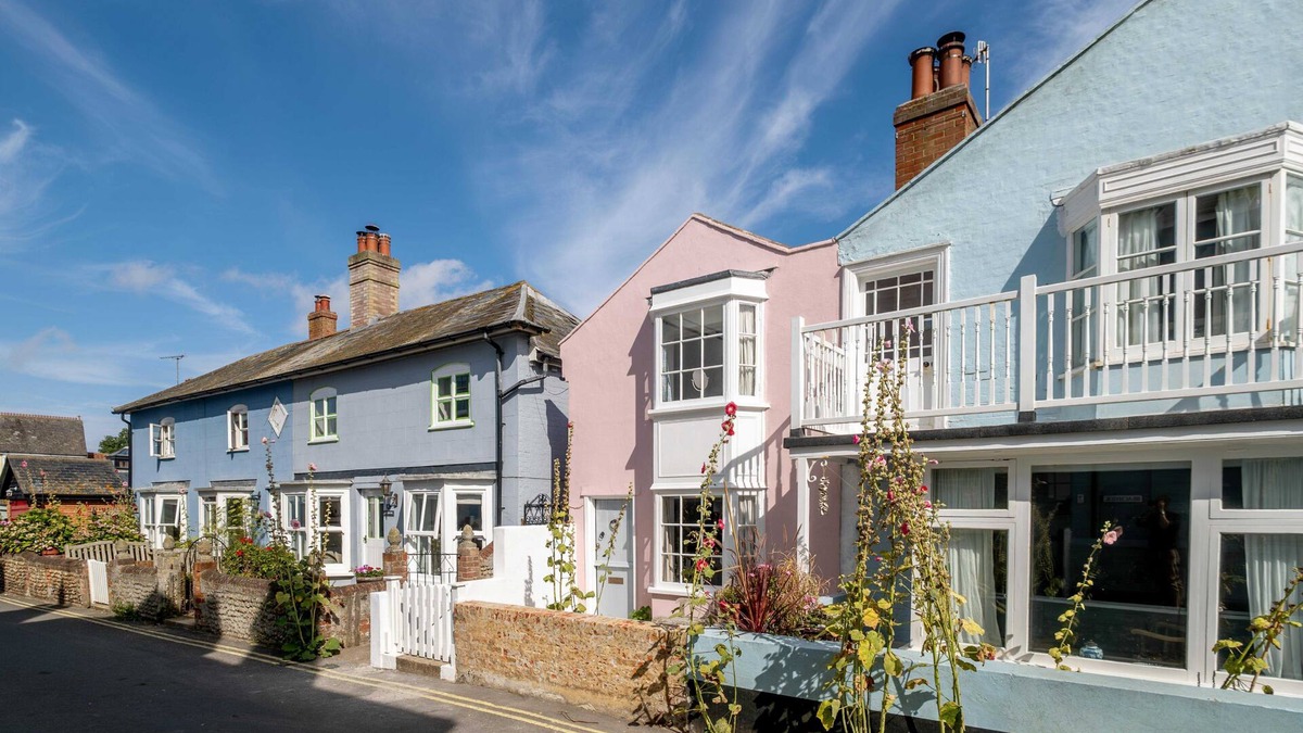 Aldeburgh Cottage | 10 Hertford Place - sleeps 5 guests in 3 bedrooms
