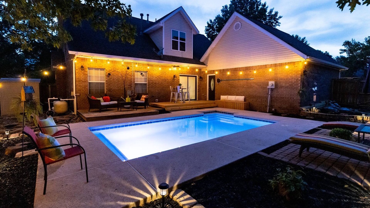 Springdale House | 10 mi from University! Centrally located in NWA