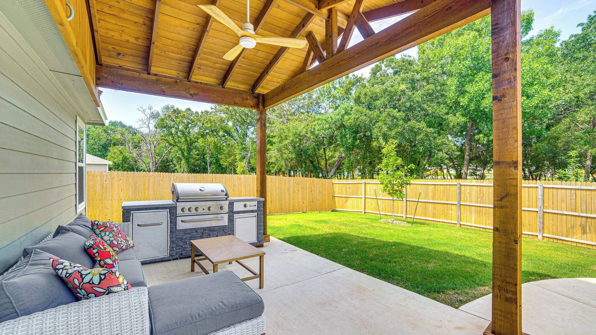 Dallas House | ~ 10 Mi to Dallas Hospitals: Stylish Home w/Yard!