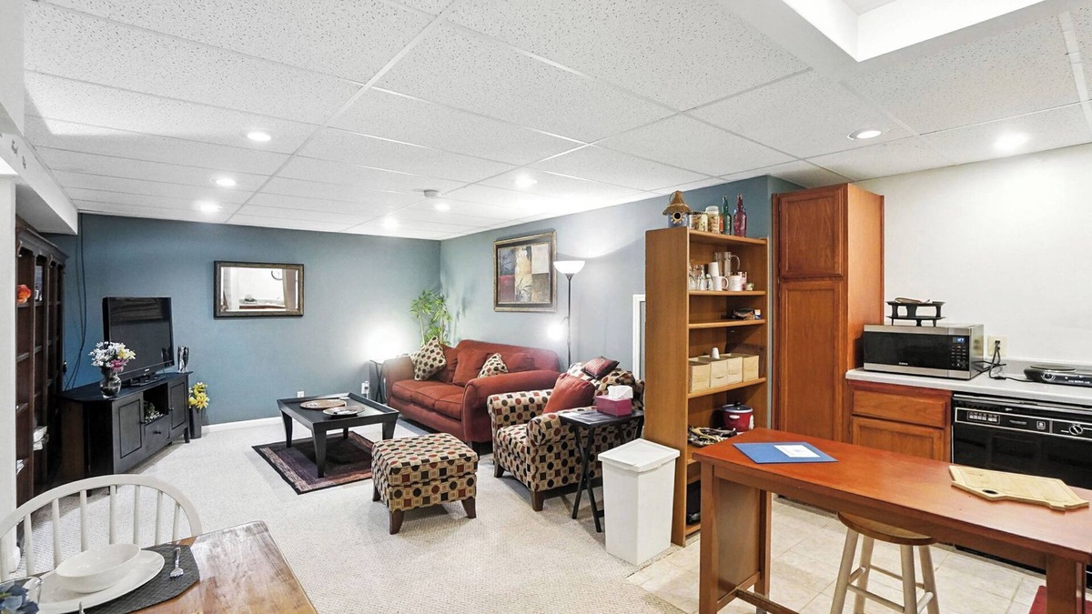 Anderson Township Apartment | 10 Mi to Dtwn: Cozy Couple's Getaway in Cincinnati