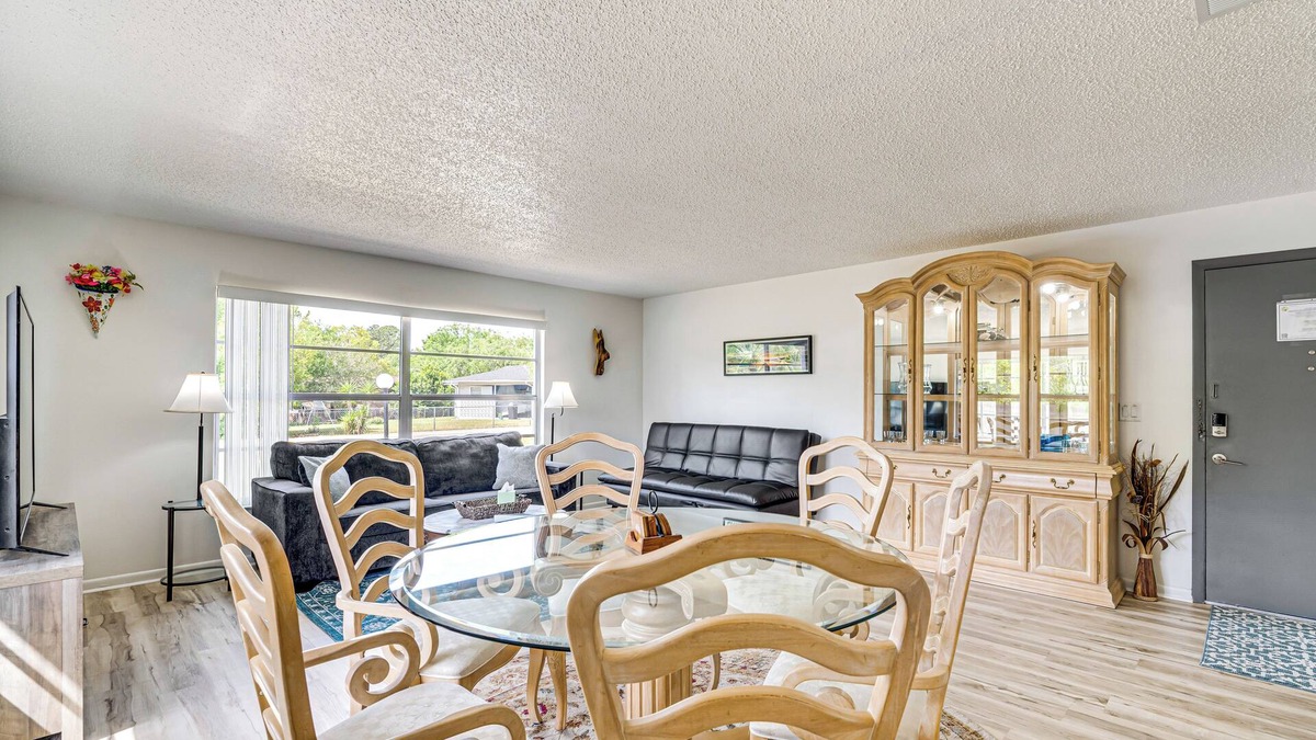 Silver Springs Shores Cottage | 10 Mi to Dtwn Ocala: Dog-friendly Home w/Fire Pit