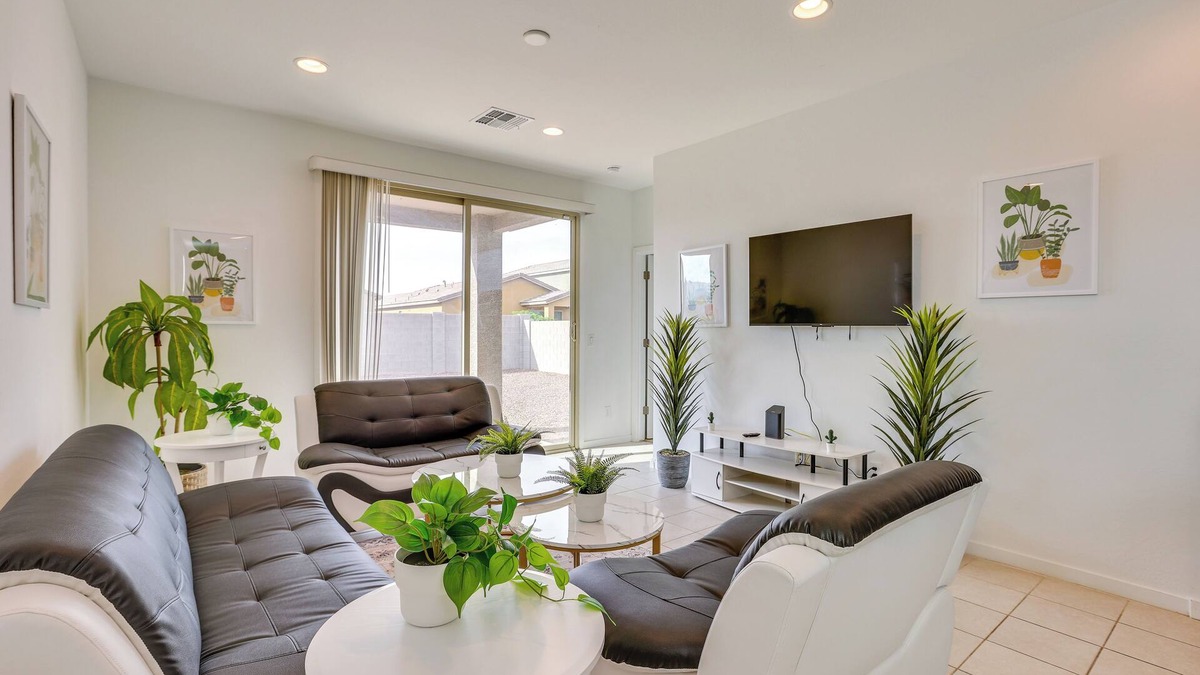Laveen Village House | 10 Mi to Dtwn Phoenix: Chic Family Home