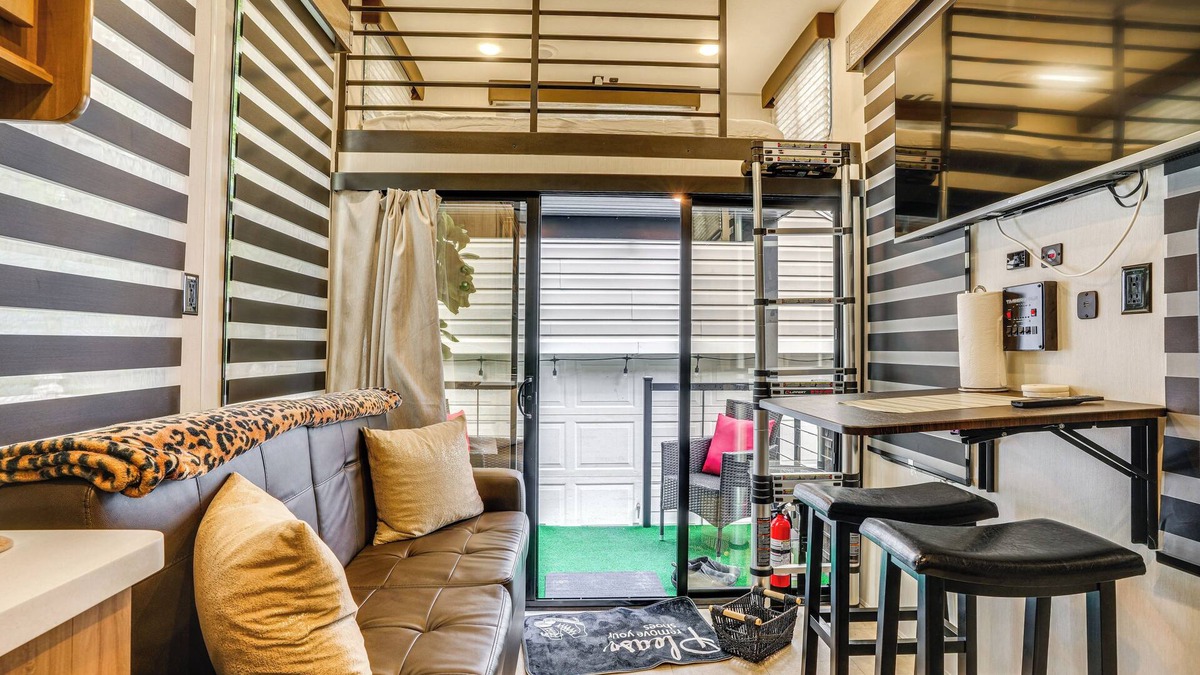 Dale City House | 10 Mi to Leesylvania & River: Sleek Mobile Home