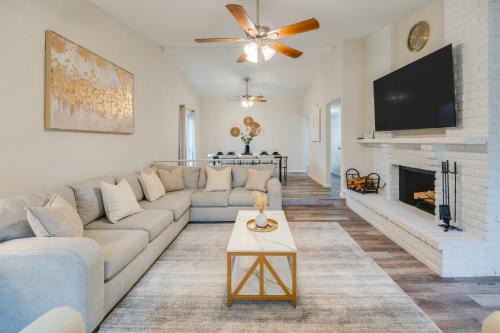 Grand Prairie House | 10 Mi to Six Flags Pet- and Family-Friendly Retreat