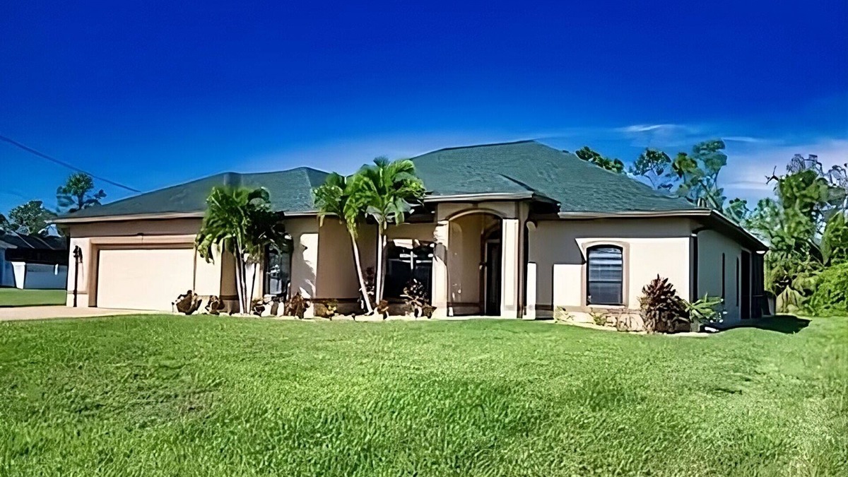 Pinehurst House | 10 miles from 2 beaches in the lovely Rotonda West Florida community.