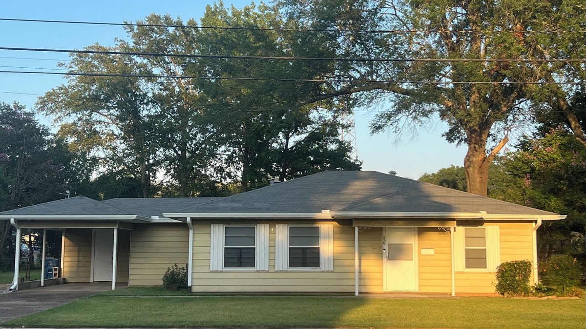 Vivian House | 10 Miles to Caddo Lake – 2BR/2BA Vivian Home Close to NCMC Hospital