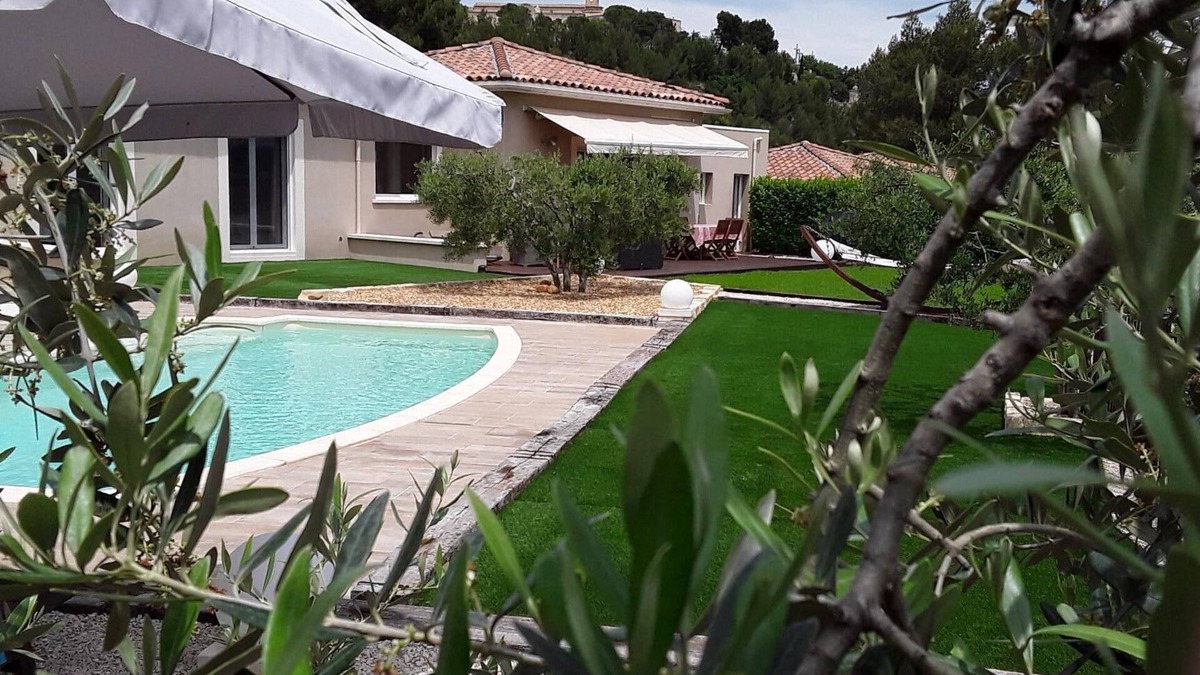 Rochefort-du-Gard Villa | 10 min Avignon Contemporary Villa View Private Pool Quiet wifi landscaped garden