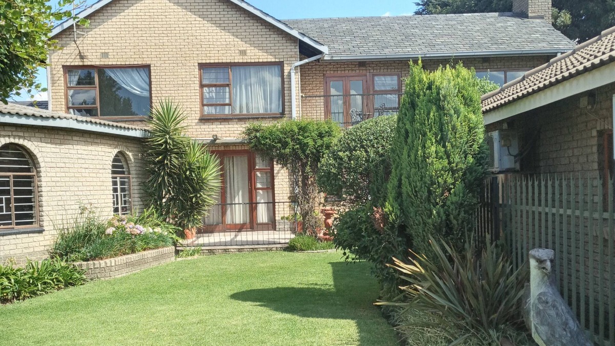 Ekurhuleni Bed & Breakfast | 10 min away from OR Tambo Airport, your second home away from home.