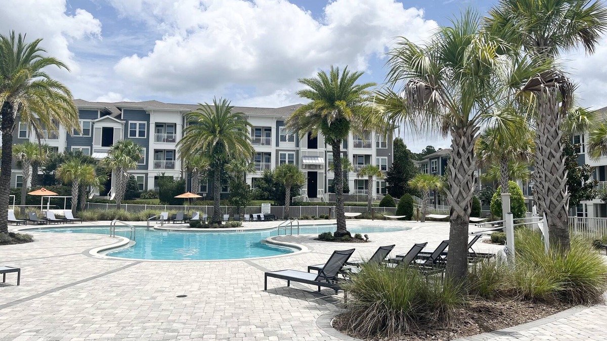 Gainesville Condo | 10 min drive to UF condo with balcony + game room and pool