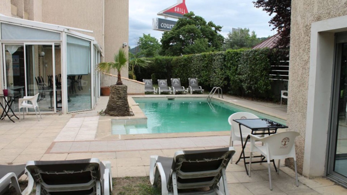 Sud Apartment | 10 min du centre ! Chambre triple + Accès piscine
