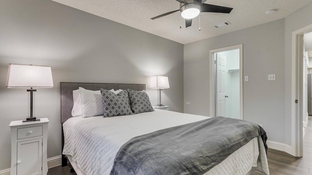 Grapevine House | 10 min from DFW Airport in Grapevine! 30+ Day Stays