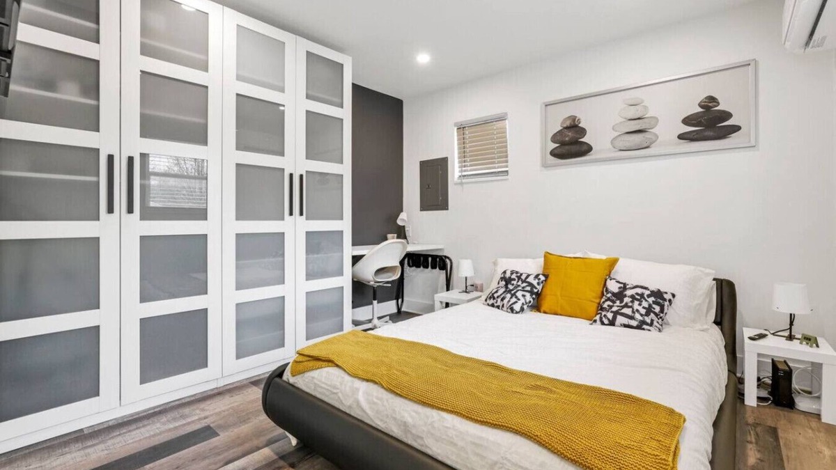 Near East Columbus House | 10 Min to Airport | Modern | Workspace | Unit D