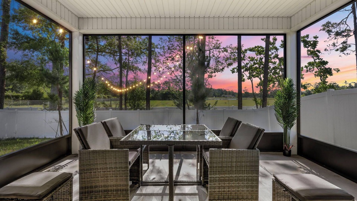 Doctors Inlet House | 10 Min to Doctors Lake and St. Johns River! Aqua Oasis Sleeps 10 and 2 King Bds