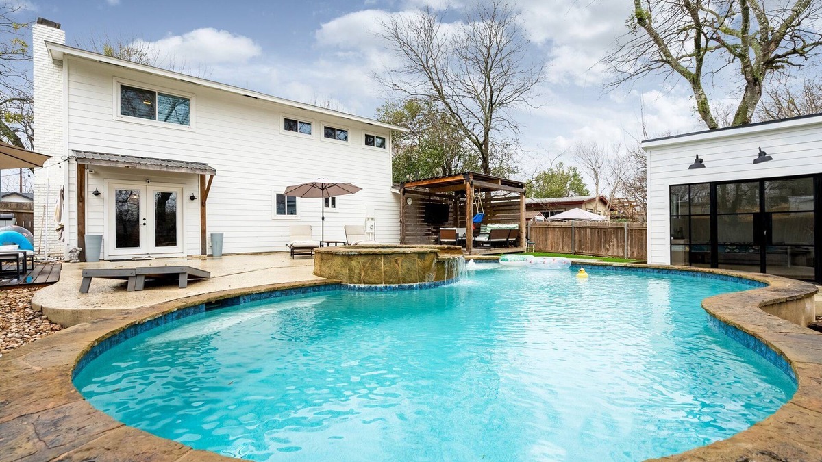 West Congress House | 10 Min to Downtown~Luxury Home w/Pool, Outdoor TV