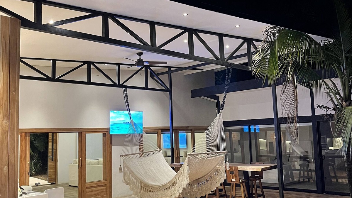 Paraiso House | 10 min to the beach luxury home with beautiful nature around the property .