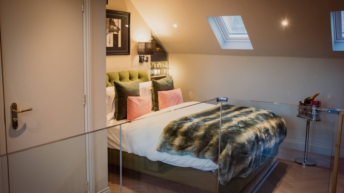 Hackney Apartment | 10-min to The City of London! King Size Bed & Sofa Bed with en-suite Bathroom.