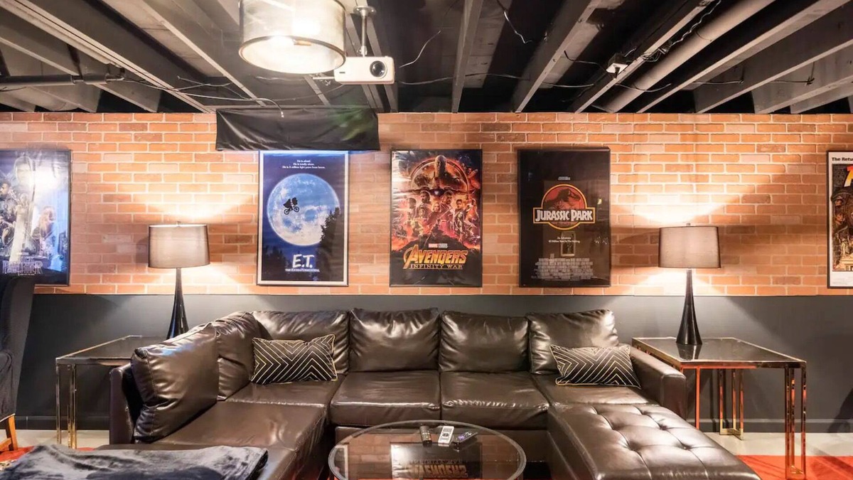 Warren House | 10 mins away from Downtown Detroit Cozy Bespoke Home 6BDs Washer Dryer Smart TV