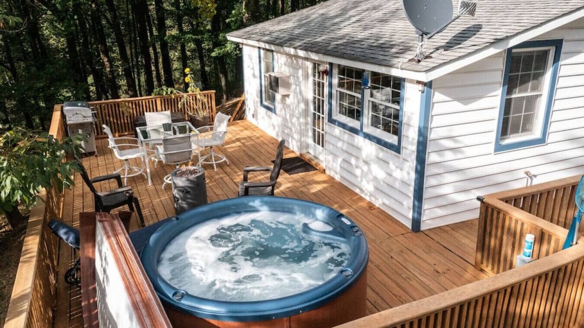 Elkton Cabin | 10 mins from Shenandoah National Park ~ Cozy Cabin