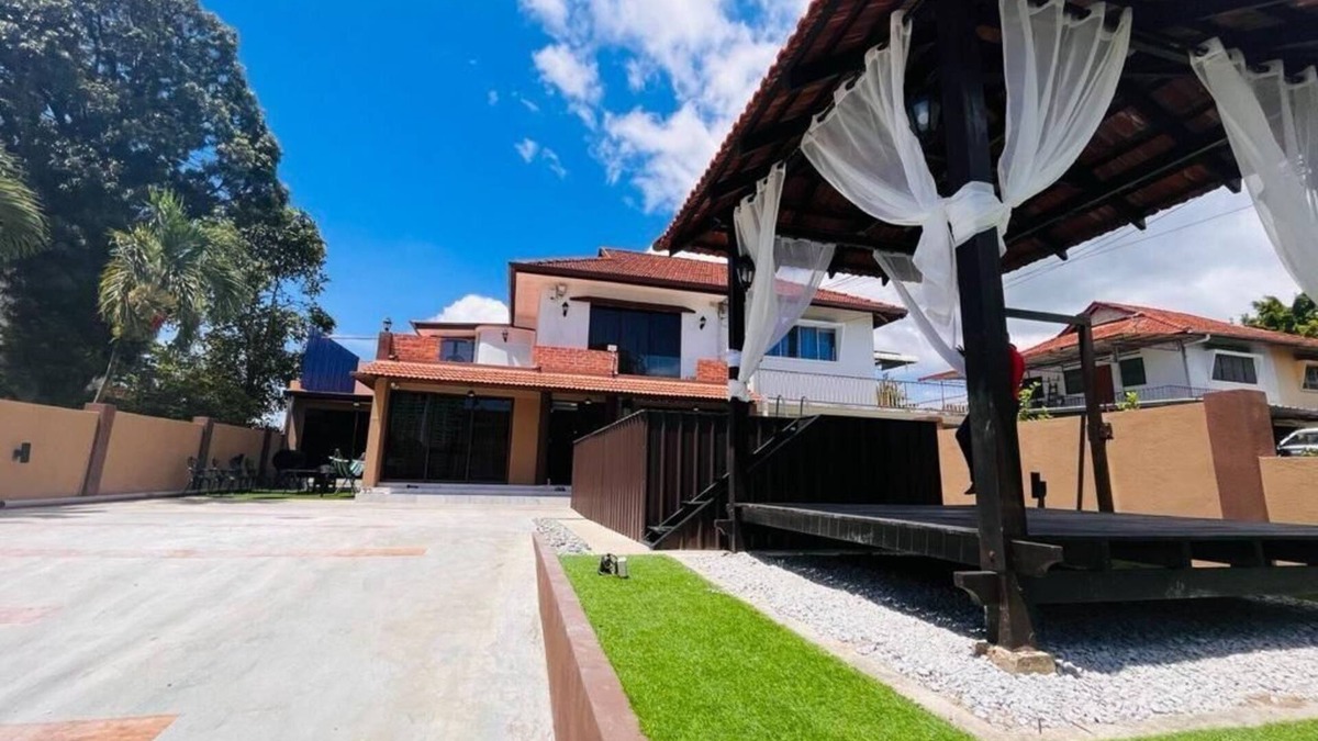 Tanjung Tokong Villa | 10 Mins From Tanjung Bungah Beach