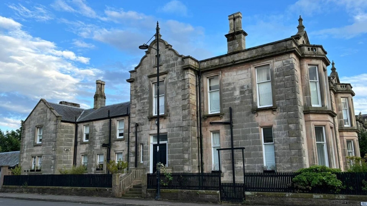 Montrose Apartment | 10 mins from the beach and one of the finest Links Golf Courses in Scotland.