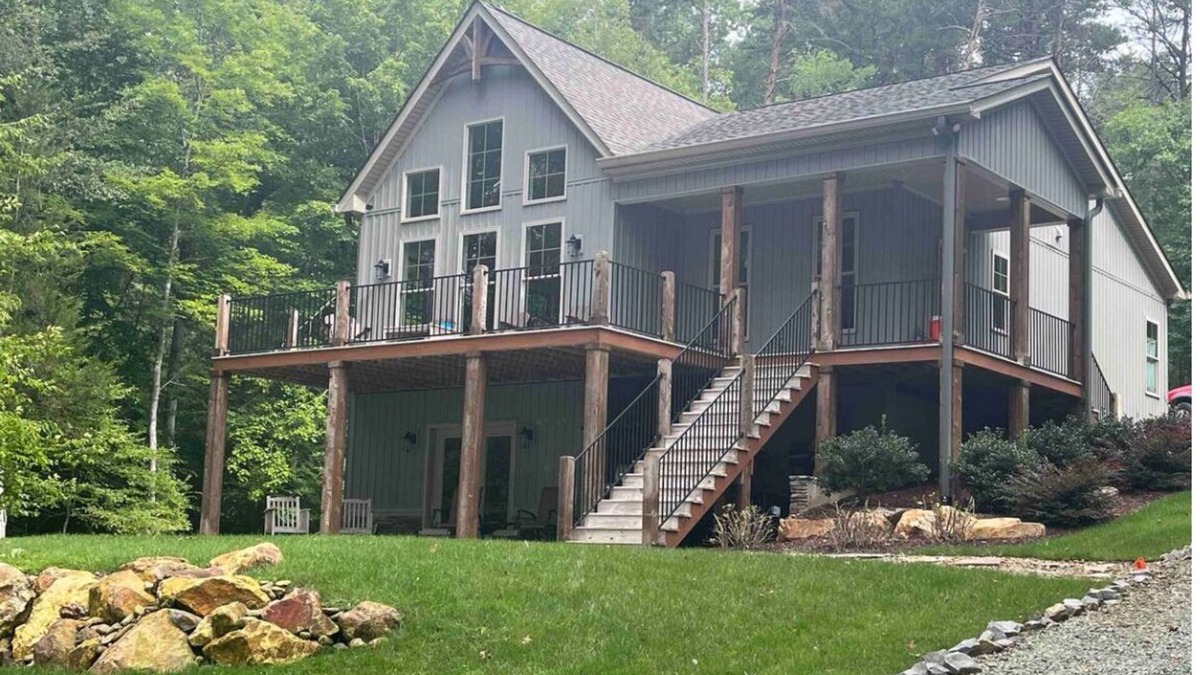 Semora House | 10 mins from VIR! 3+ acres, SECLUDED treelined property, gentle slope to lake