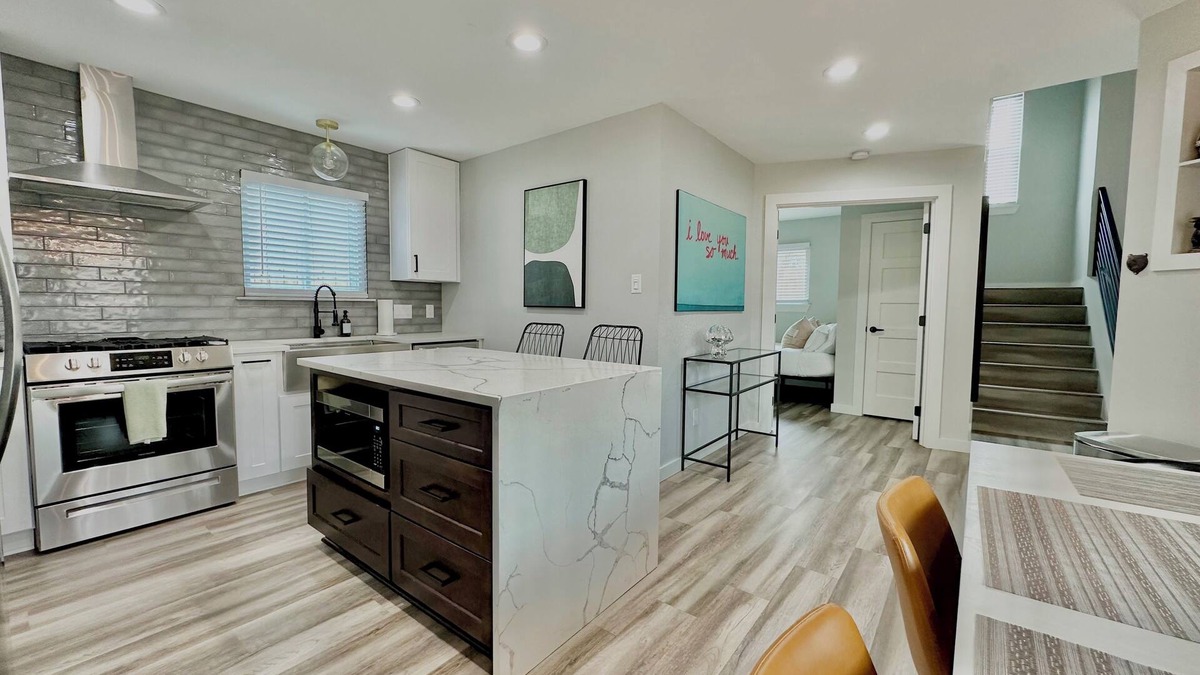 McKinney House | 10 mins to SoCo, Airport+Dog Friendly+5 Star Rental Operating for 3yrs!