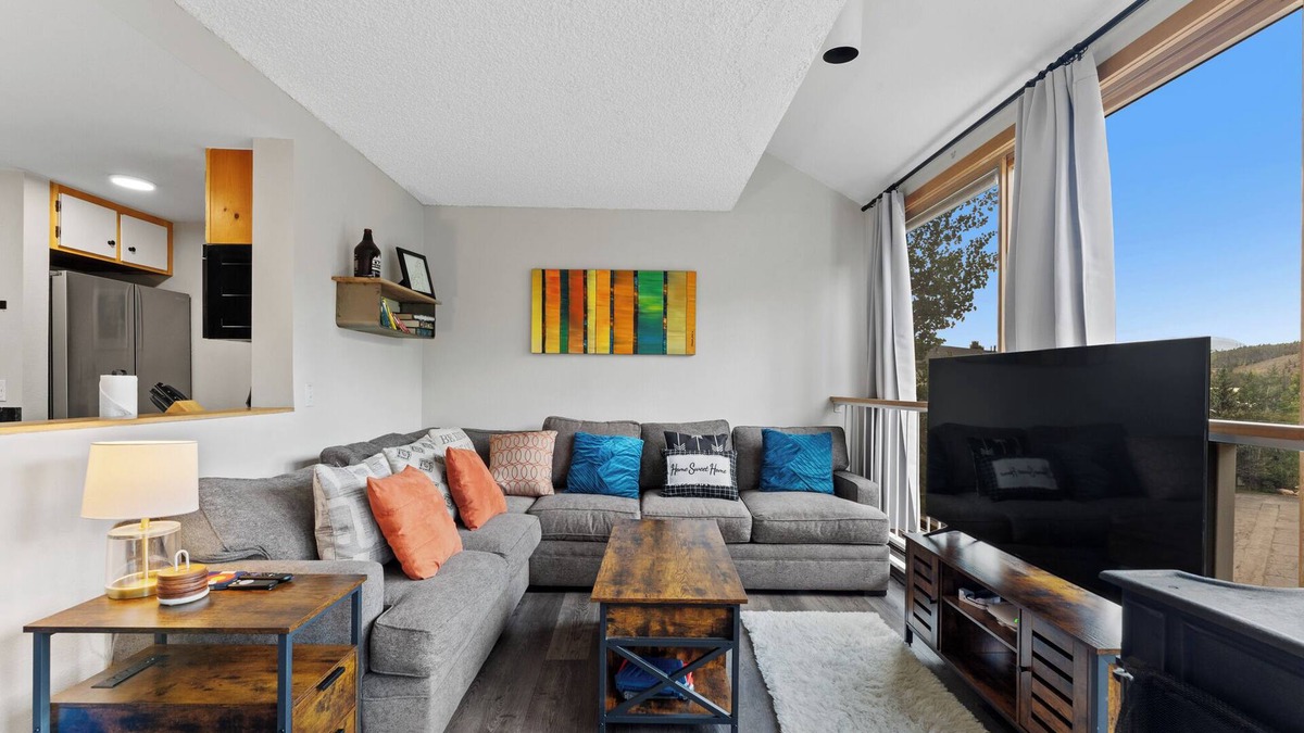 Lakeside Village Condo | 10 MinsWalk to Lift, Huge Windows & Sliding Doors for Beautiful Mountain View