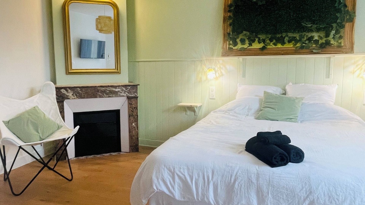 Poincare - Foch - Anatole France - Croix de Bourgogne Apartment | 10-minute walk from the spa and train station, comfortable apartment.