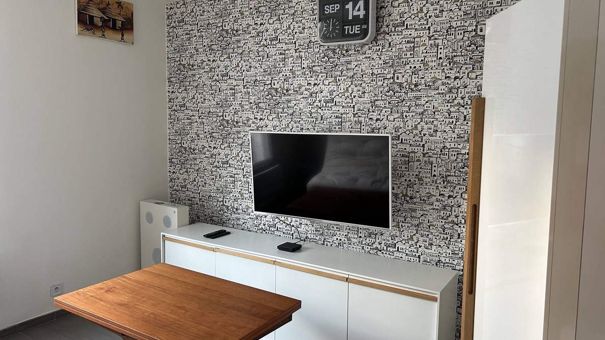 Levallois-Perret Apartment | 10 Minutes des Champs Elysées
